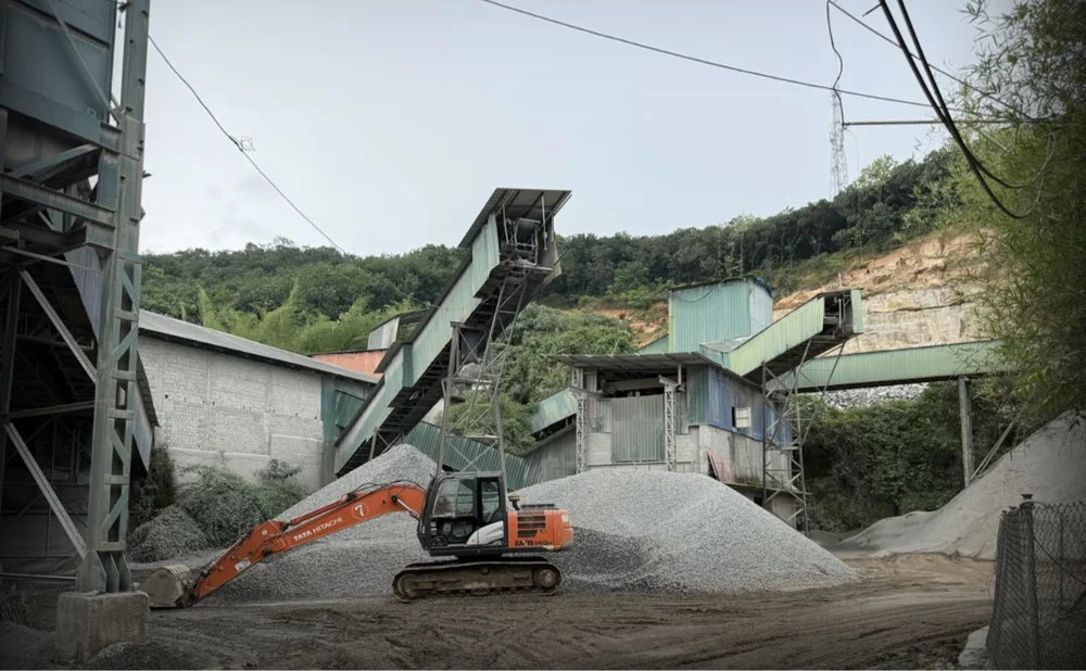 Primary crushing machinery in operation at the plant