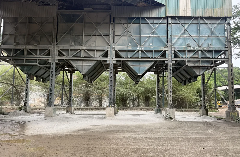 Large aggregate stockyard and storage piles