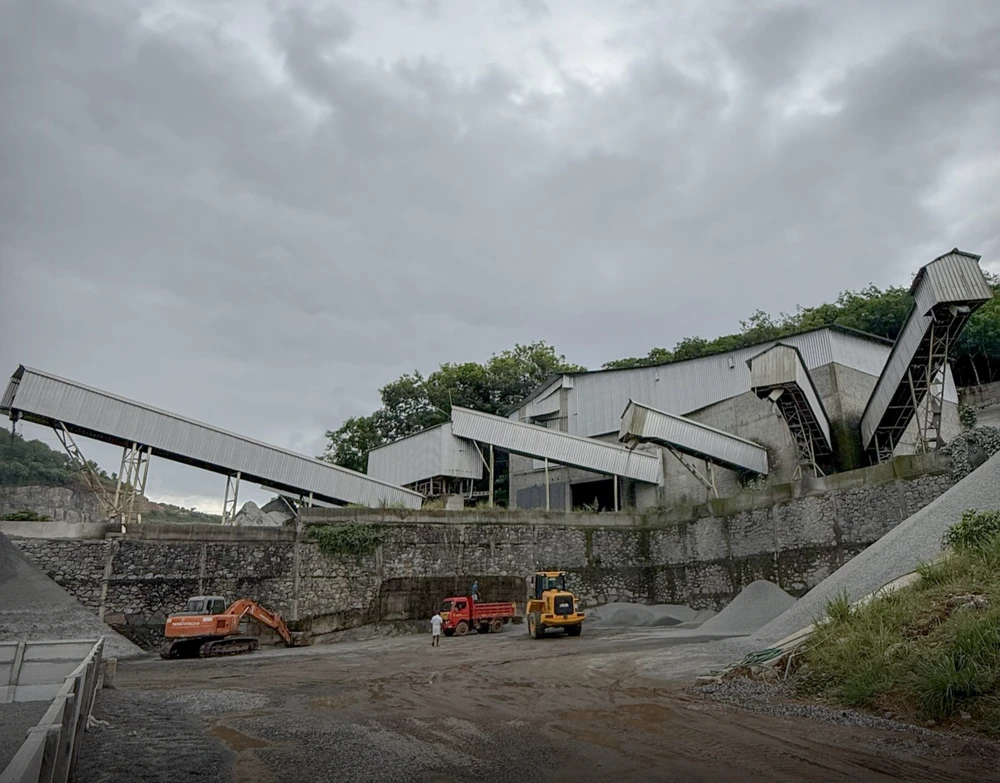 Diamond cut metal aggregates processing and storage zone at Alpha Crusher facility